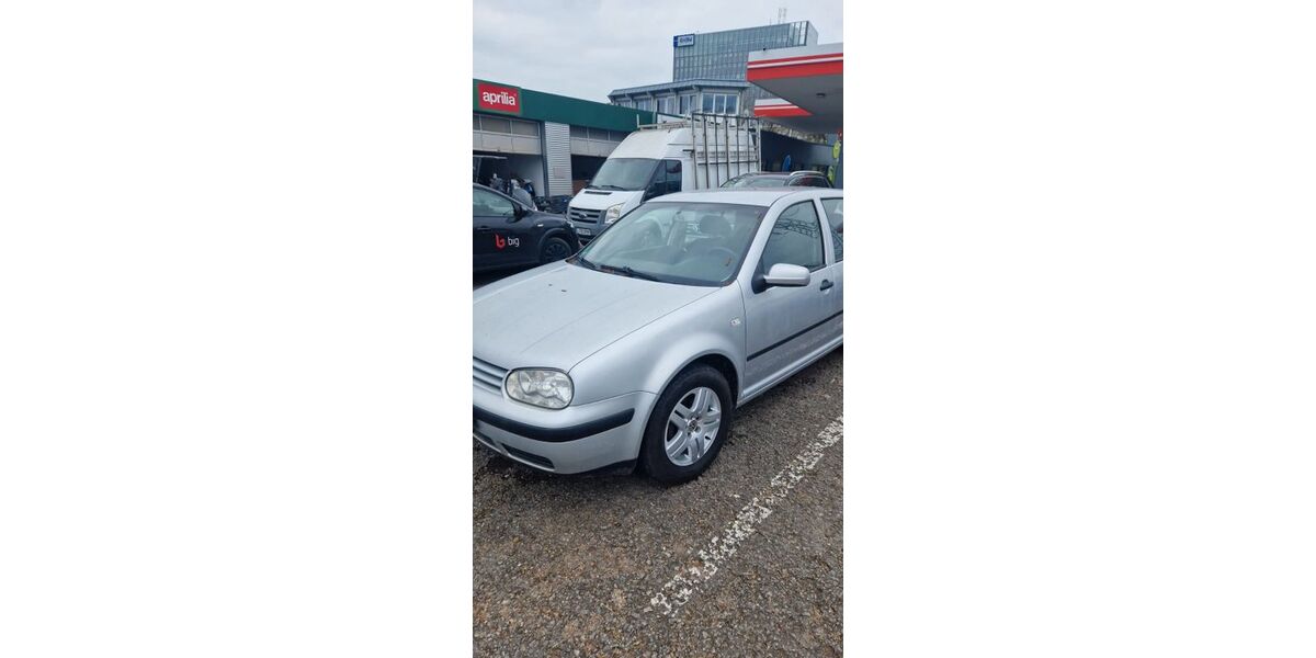 VW Golf 91.000 km 3.950 &euro; Stuttgart 70597