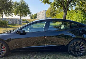 Tesla Model 3 55.600 km 31.500 &euro; Reutlingen 72762