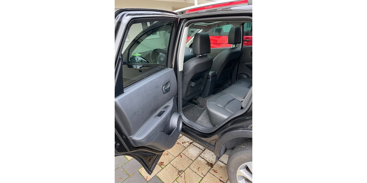 Nissan Qashqai 163.181 km 8.500 &euro; Stuttgart 70173