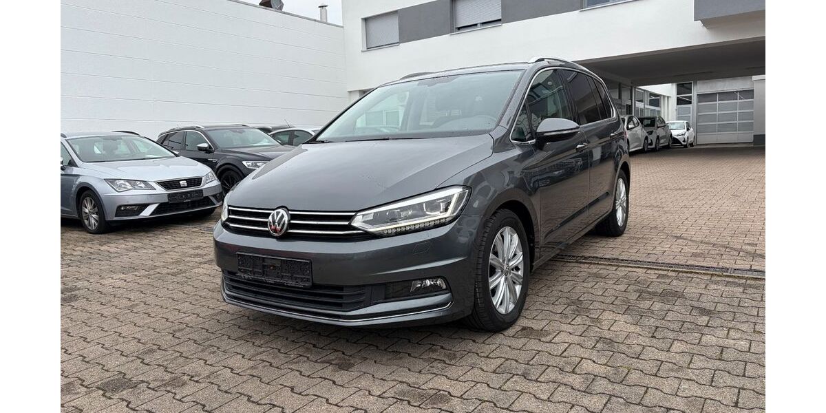 VW Touran 130.234 km 15.995 &euro; Stuttgart 70597
